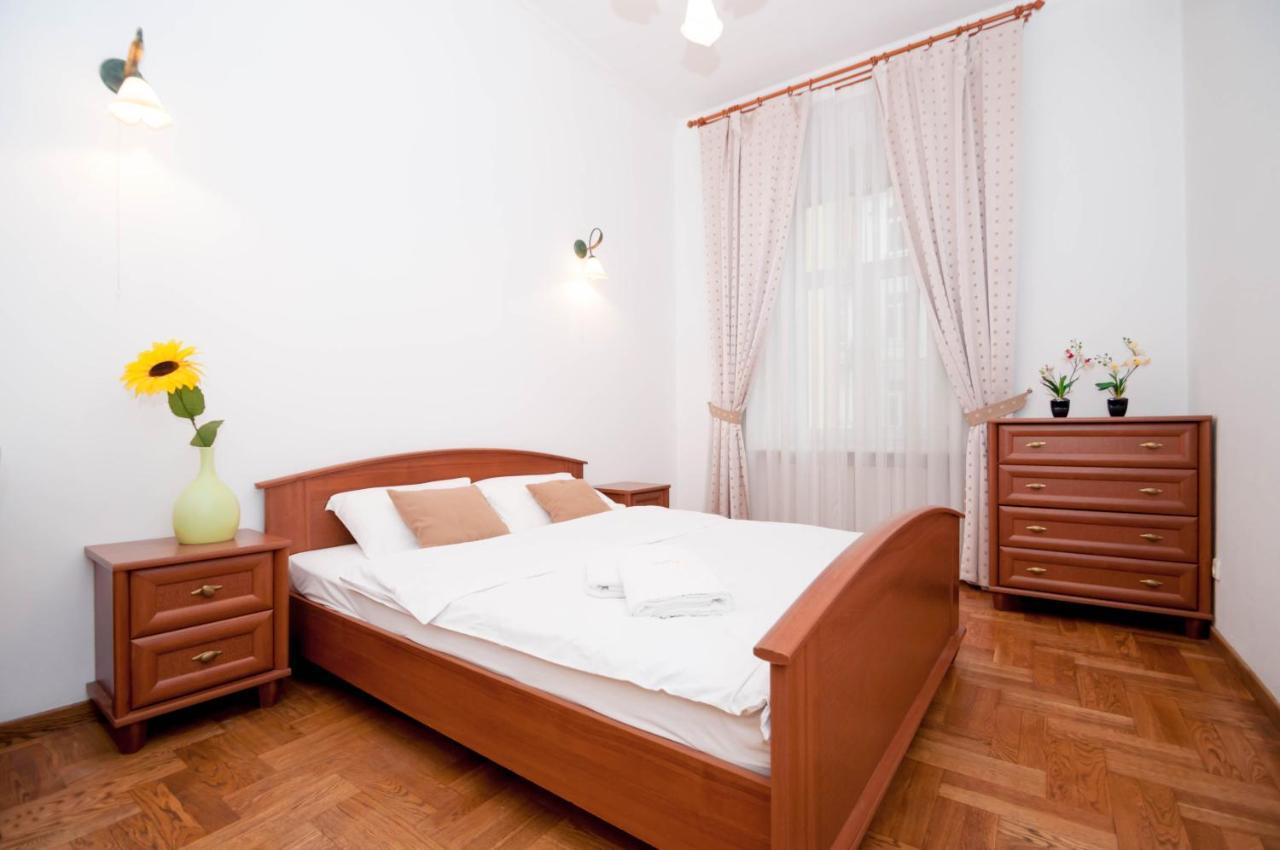 Apartments In The Center On Shota Rustaveli Kyiv Exterior foto