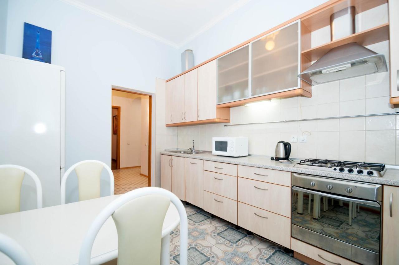 Apartments In The Center On Shota Rustaveli Kyiv Exterior foto