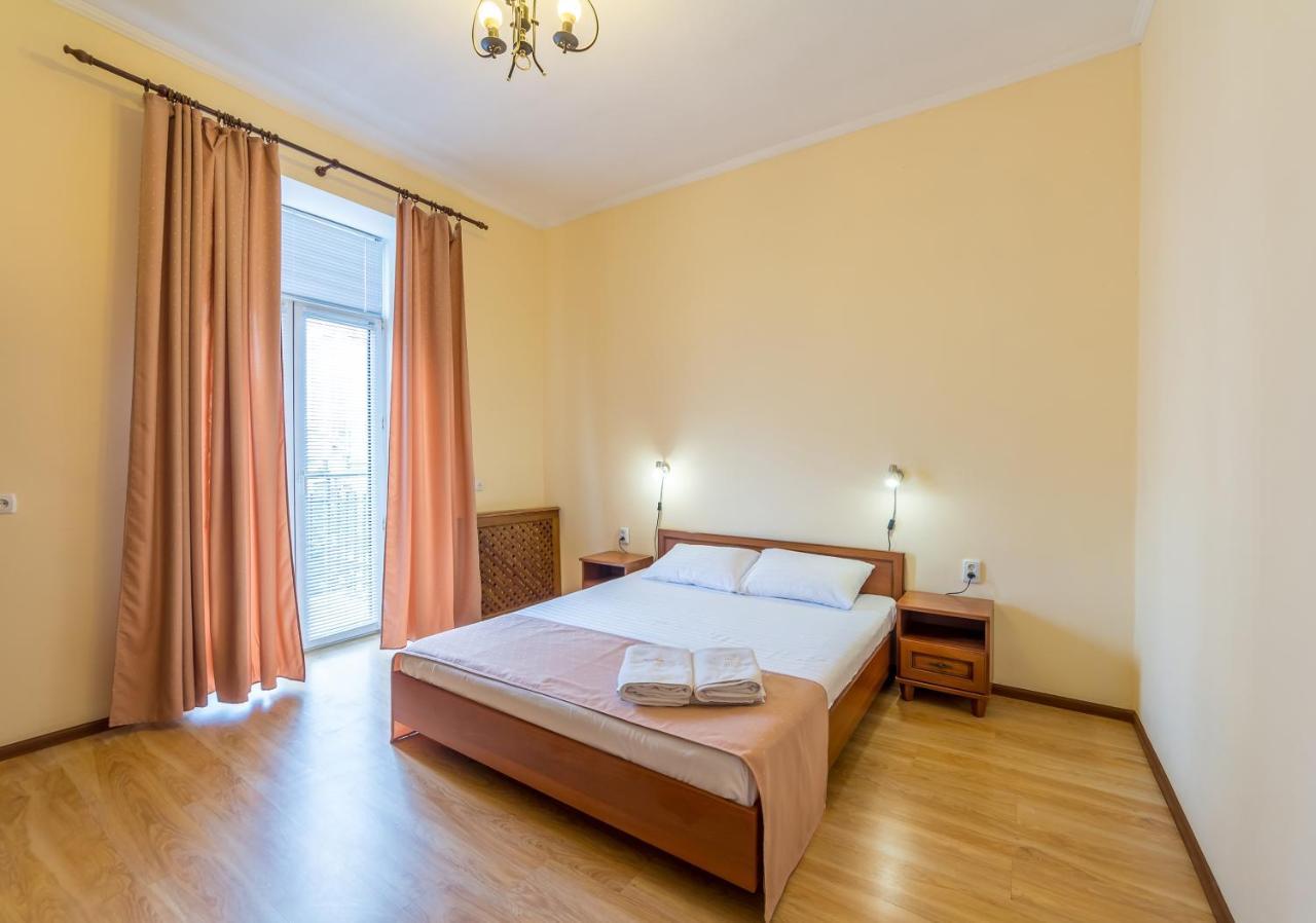 Apartments In The Center On Shota Rustaveli Kyiv Exterior foto